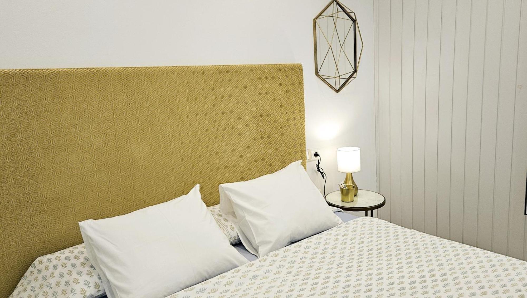 Stay Home & Away In The Heart Of Historical Town Of Malaga Luaran gambar