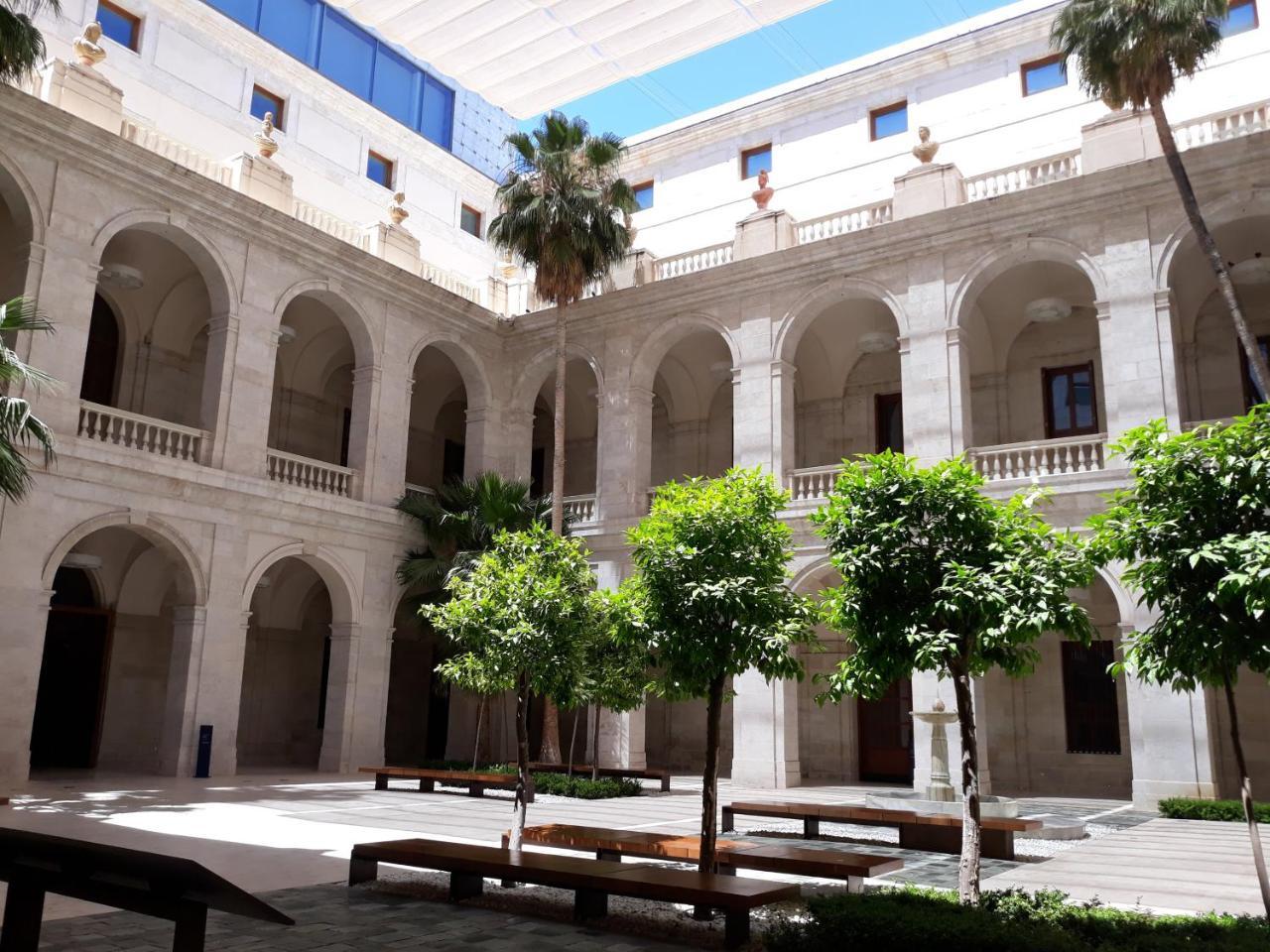 Stay Home & Away In The Heart Of Historical Town Of Malaga Luaran gambar
